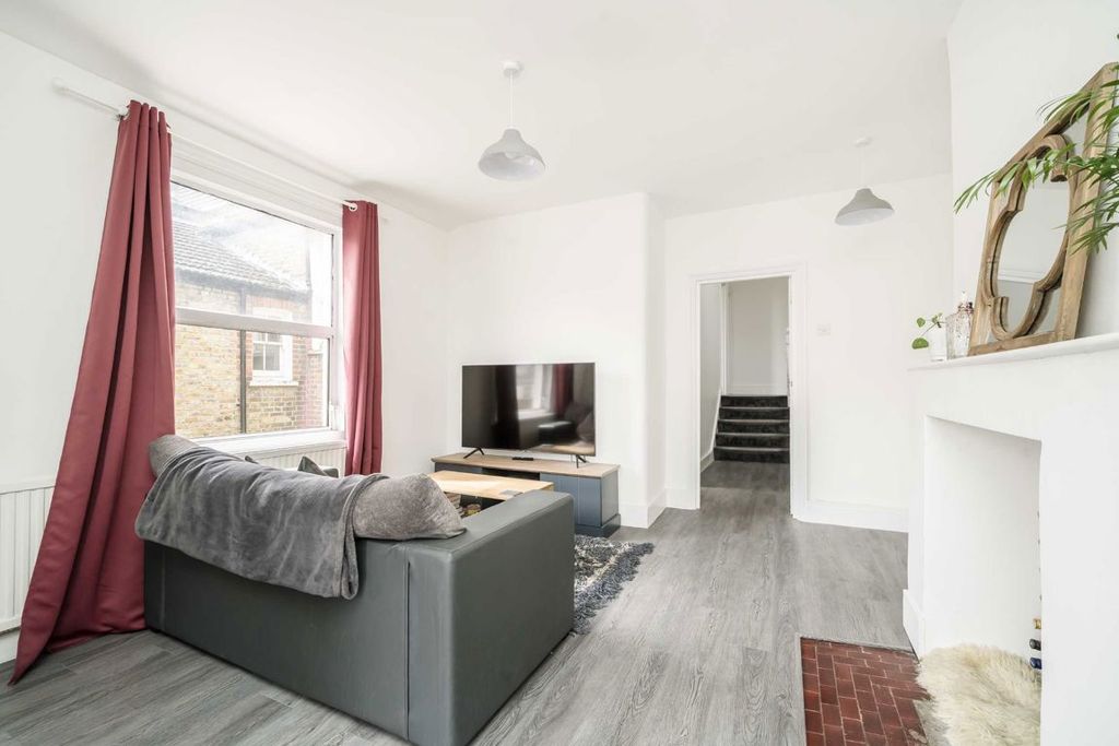 Property photo 1 of 6