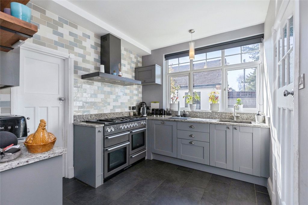 Property photo 3 of 27 Kitchen