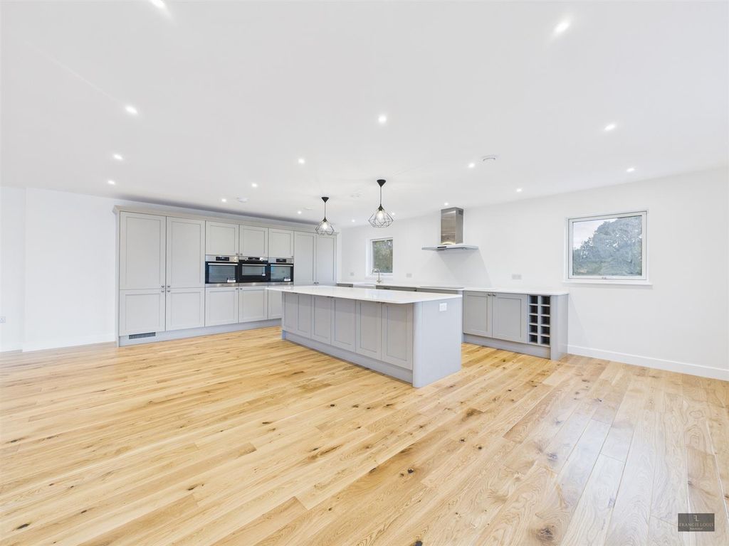 Property photo 2 of 9 Cam02887G0-Pr0544-Still013.Jpg