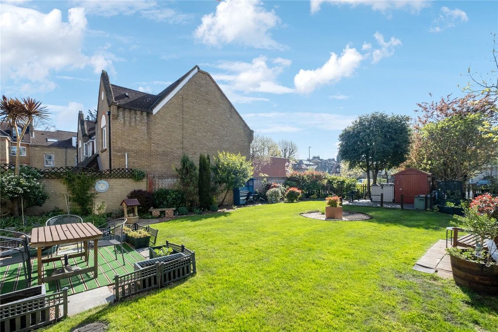 Property photo 2 of 8 Picture No. 12