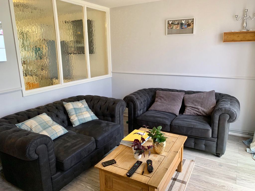 Property photo 3 of 12 Image