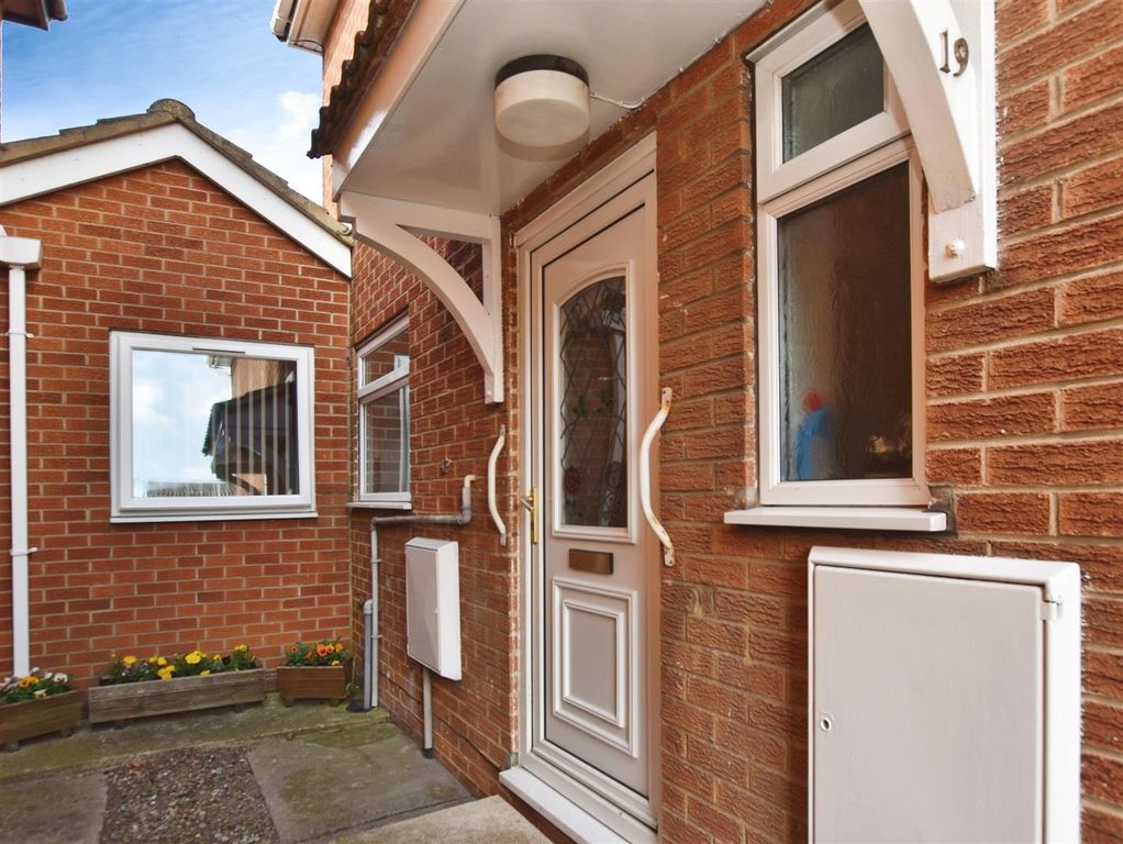 Property photo 3 of 18 1884Acce-Front 20Door.Jpg