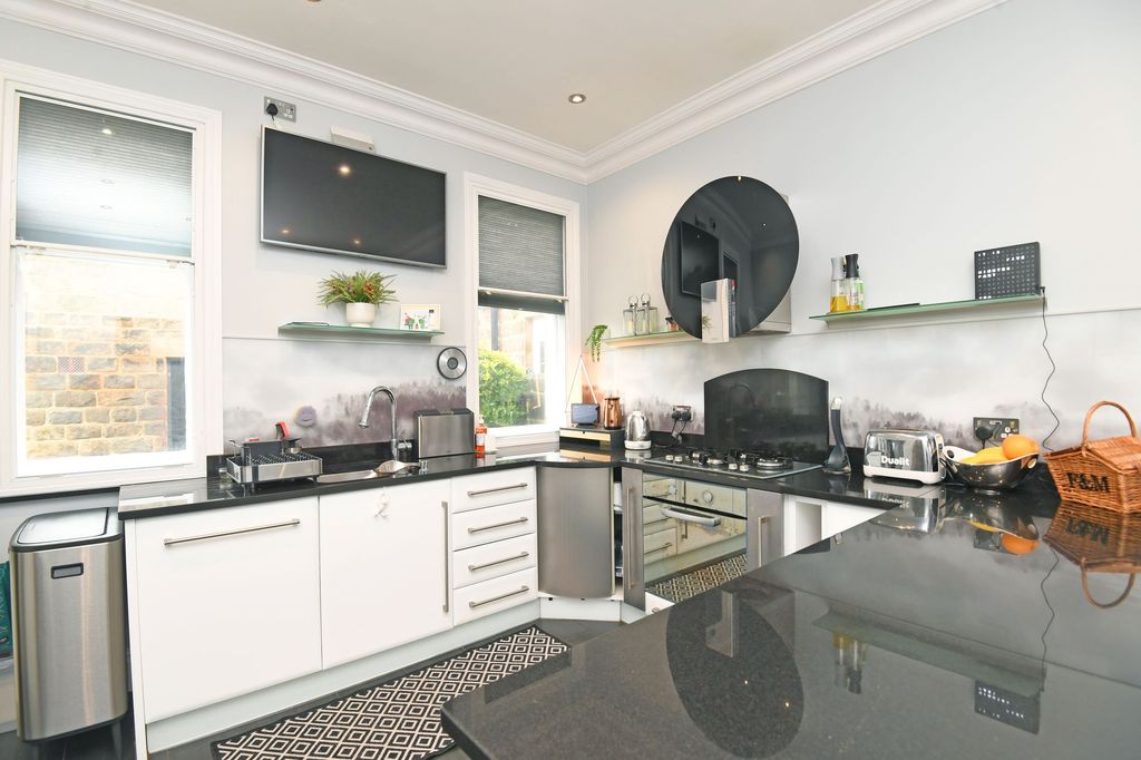 Property photo 3 of 20