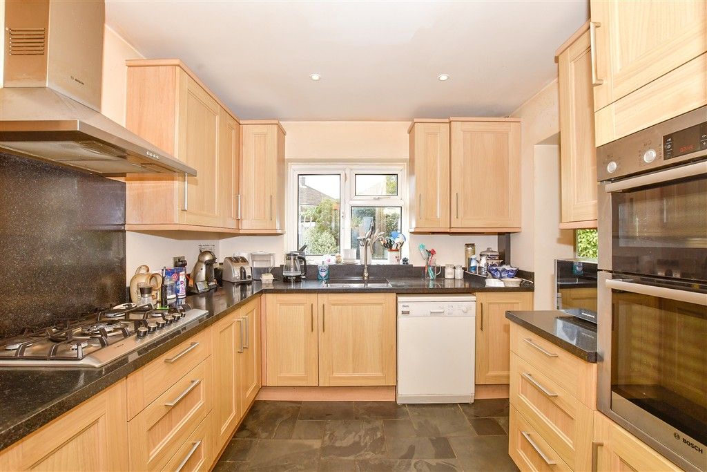 Property photo 3 of 10 Kitchen