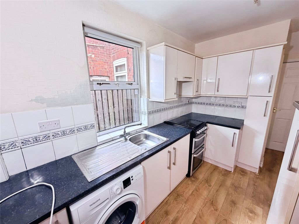 Property photo 2 of 14 Kitchen