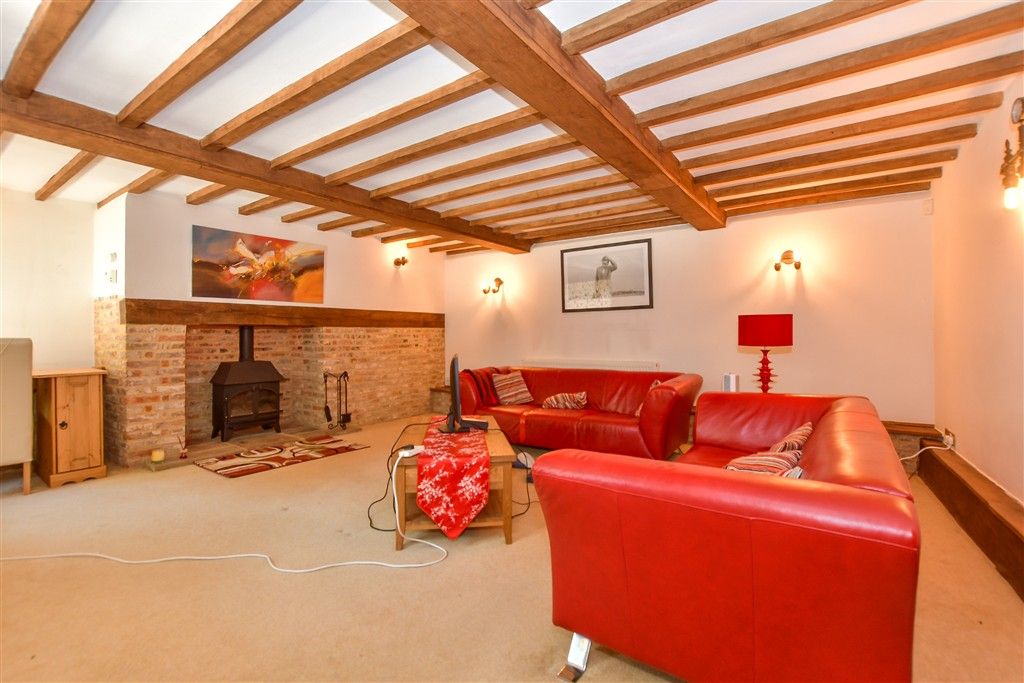 Property photo 2 of 11 Lounge