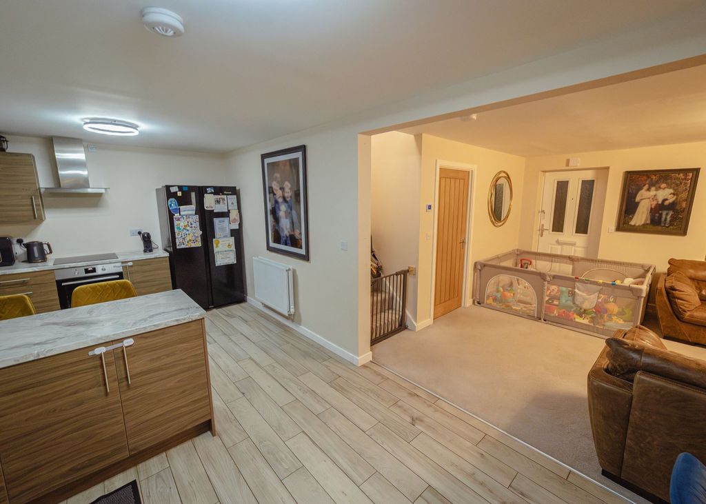 Property photo 3 of 21 Kitchen