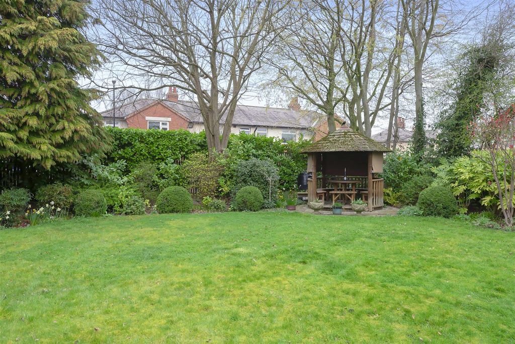 Property photo 2 of 25 Garden