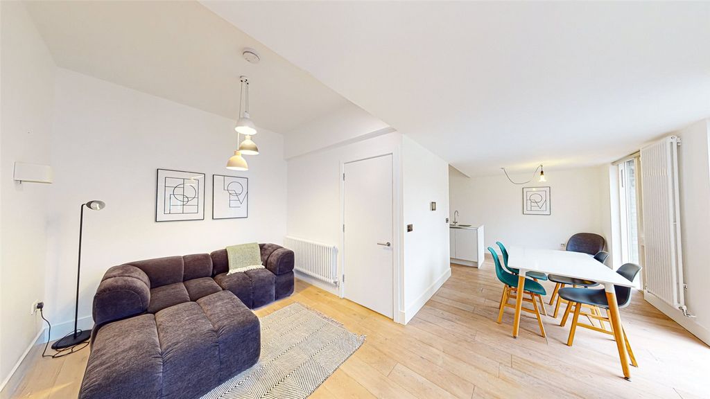 Property photo 2 of 17 Picture No. 04