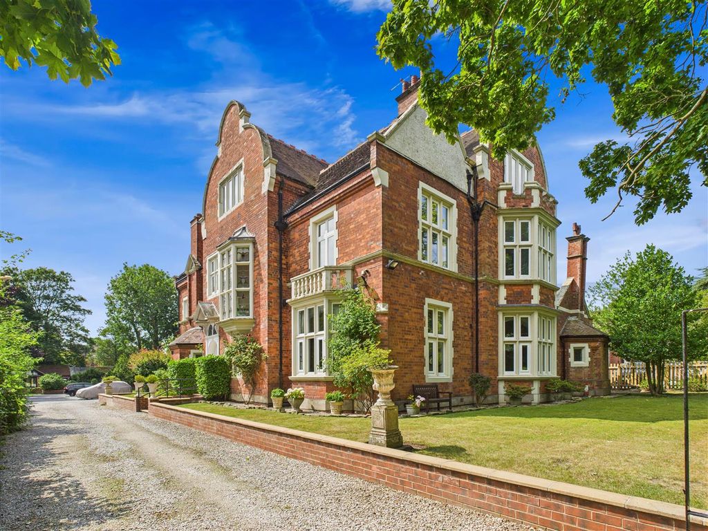 Property photo 1 of 17 Cam05377G0-Pr0056-Still002.Jpg