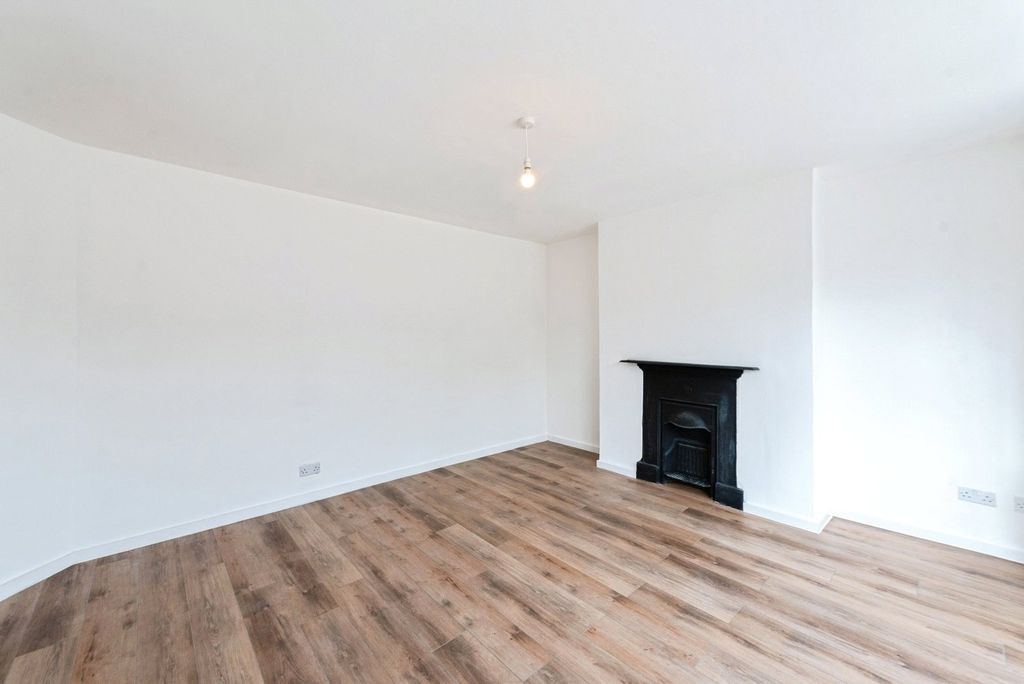 Property photo 2 of 17 Photo