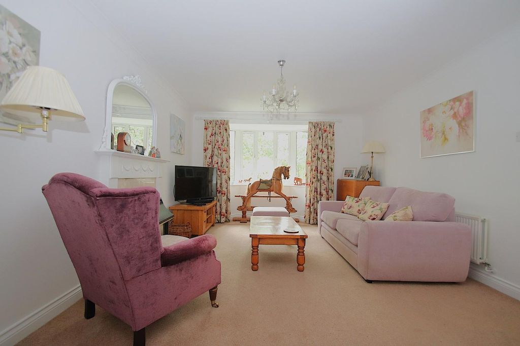 Property photo 2 of 18 Lounge 2 .Jpg