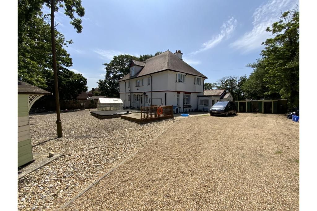 Property photo 2 of 21