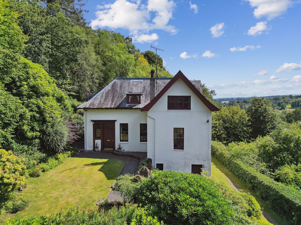 Property photo 2 of 42