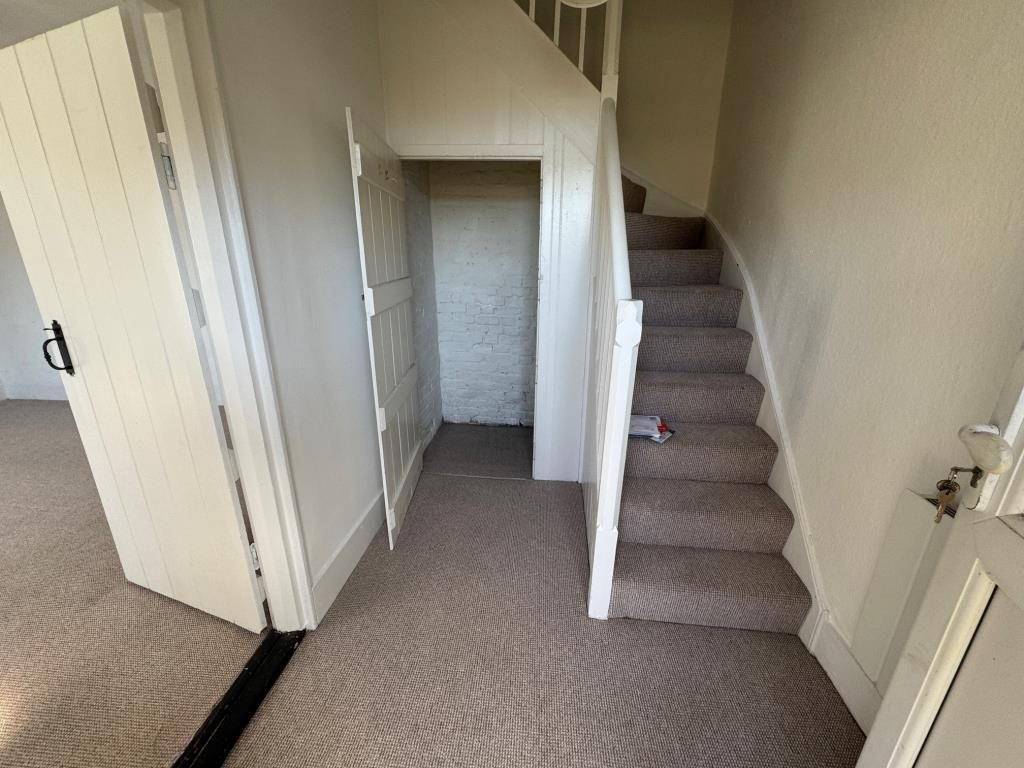 Property photo 2 of 10 Entrance Hall