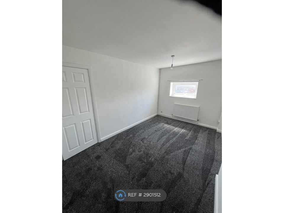 Property photo 3 of 7 Bedroom 1