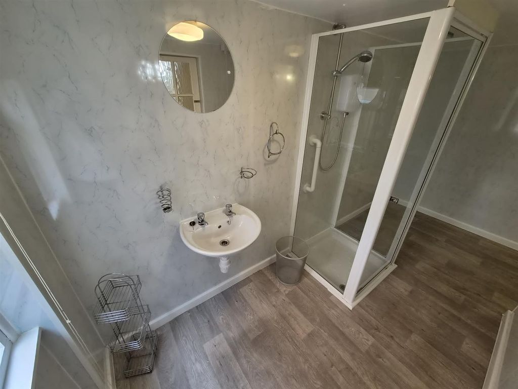 Property photo 3 of 18 c8d693F7-0Ae6-4Aa6-A73B-8200Bb748A95.Jpg