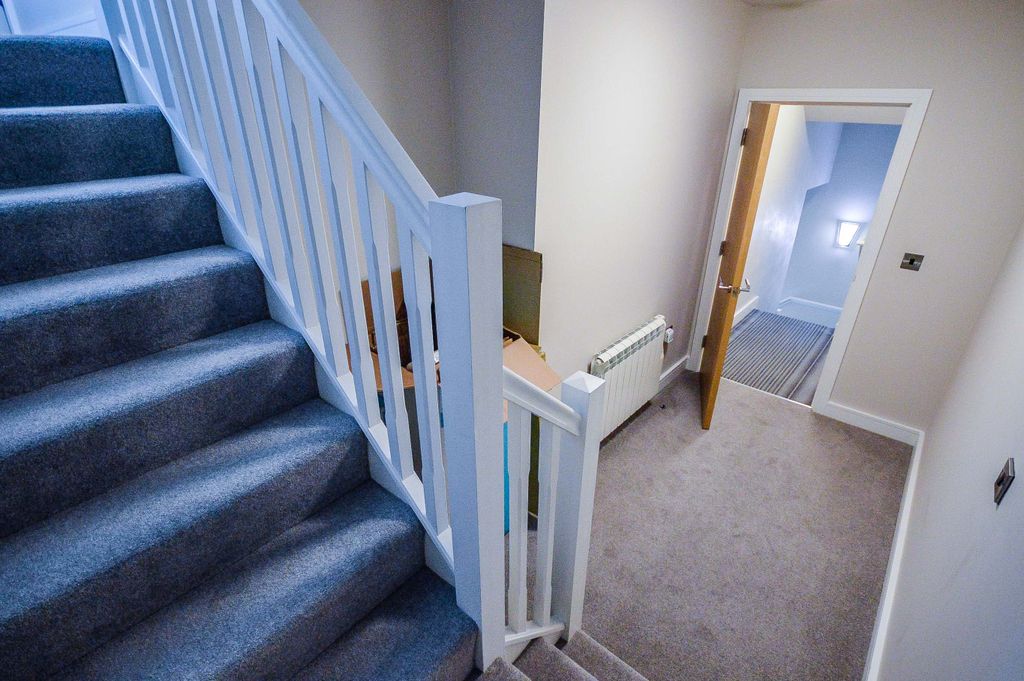 Property photo 3 of 13 Entrance Hall