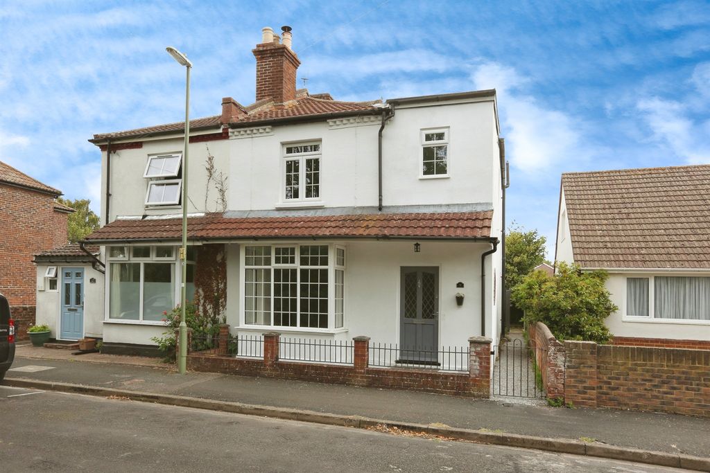 Property photo 1 of 13