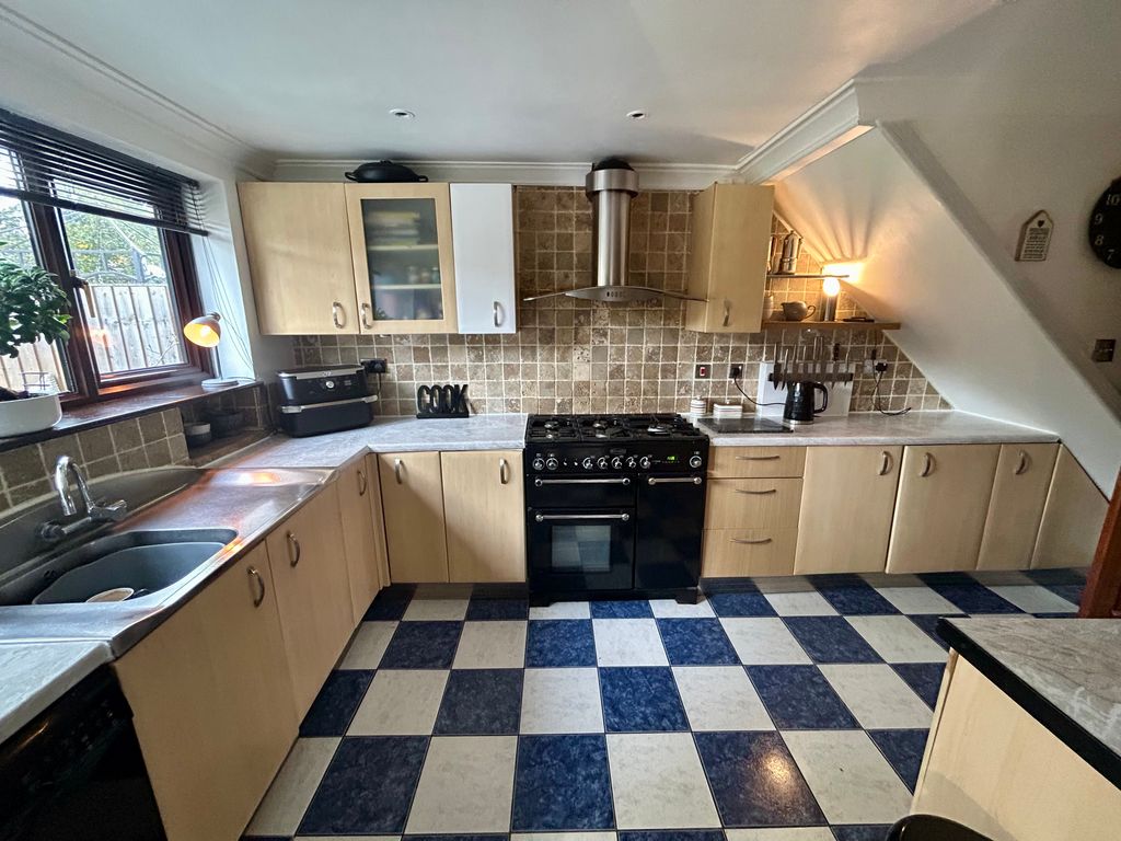 Property photo 3 of 32