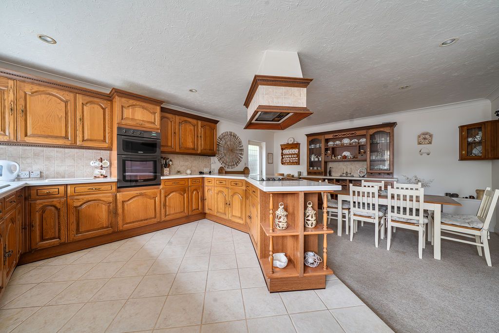 Property photo 3 of 21 Kitchen/Diner