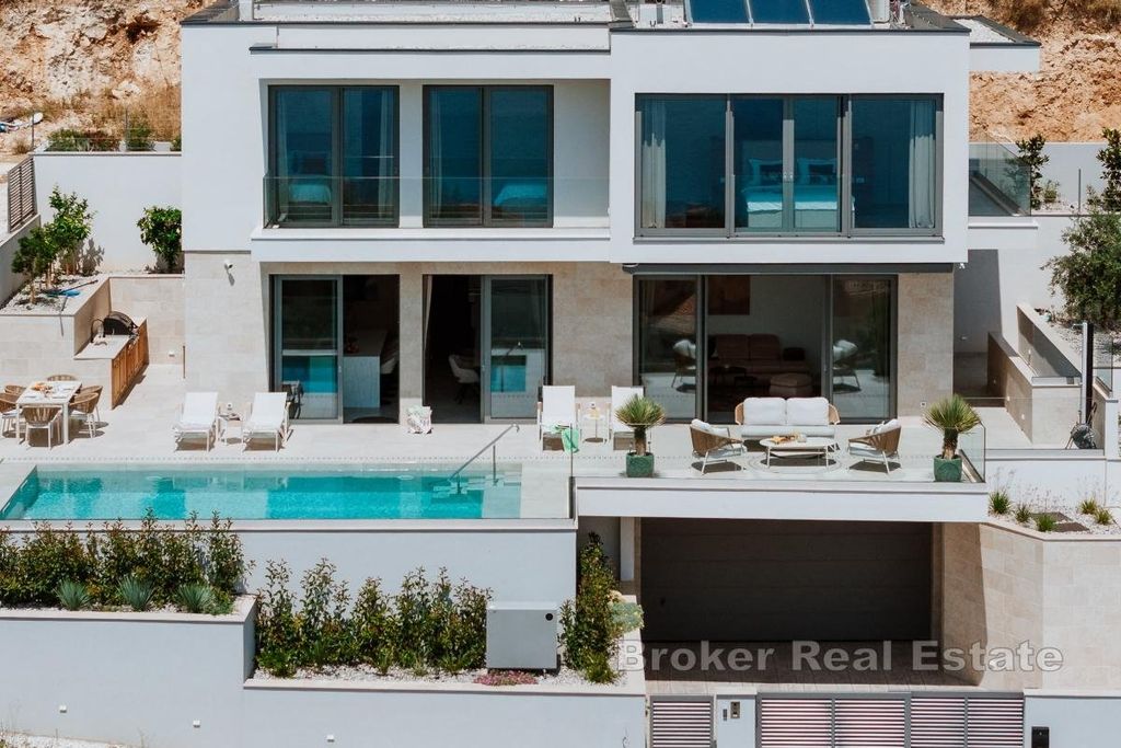 Property photo 1 of 22 Luxury Villa With Panoramic Sea View