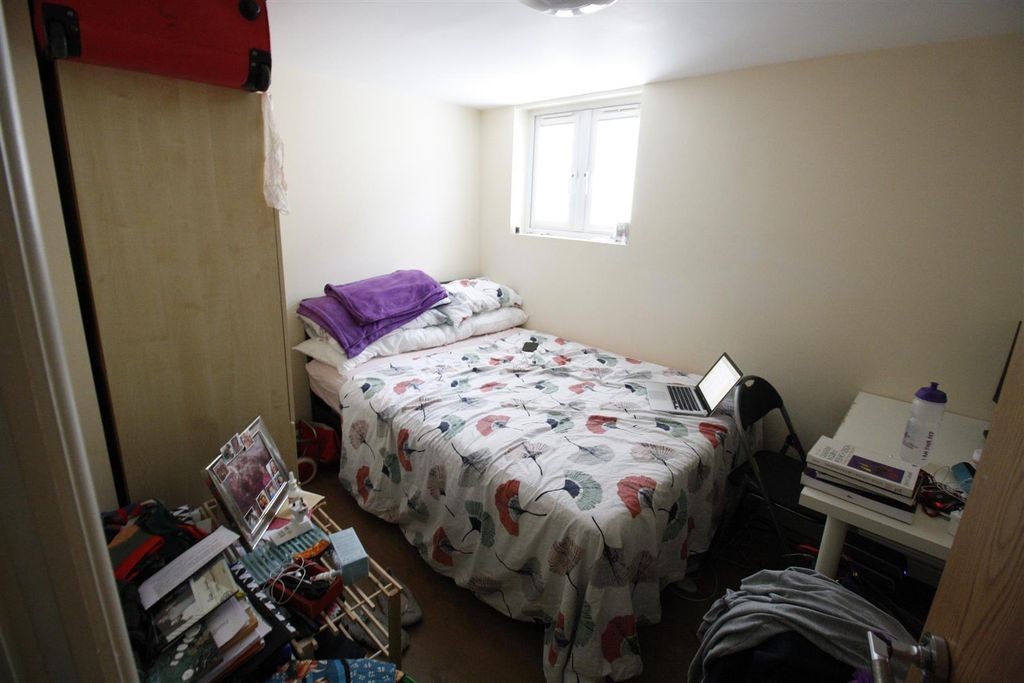 Property photo 3 of 5 Flat 2 50 Colum Road  (4).Jpg