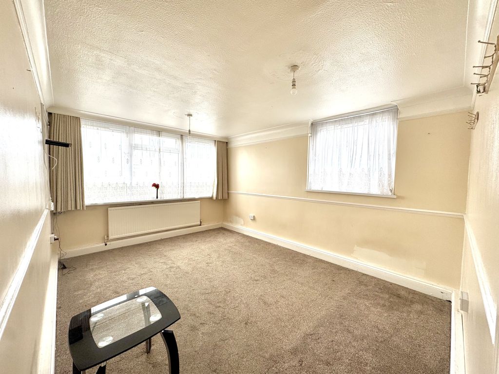 Property photo 1 of 5