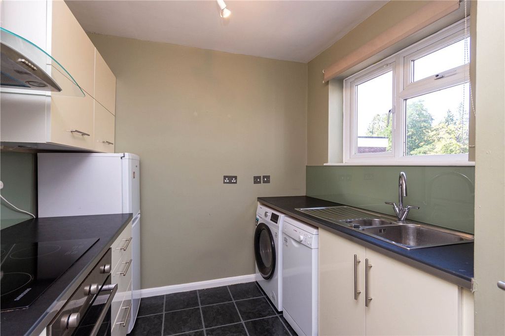Property photo 3 of 7 Kitchen