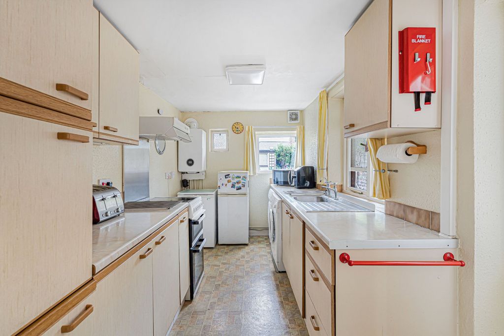 Property photo 2 of 17 Picture No. 25