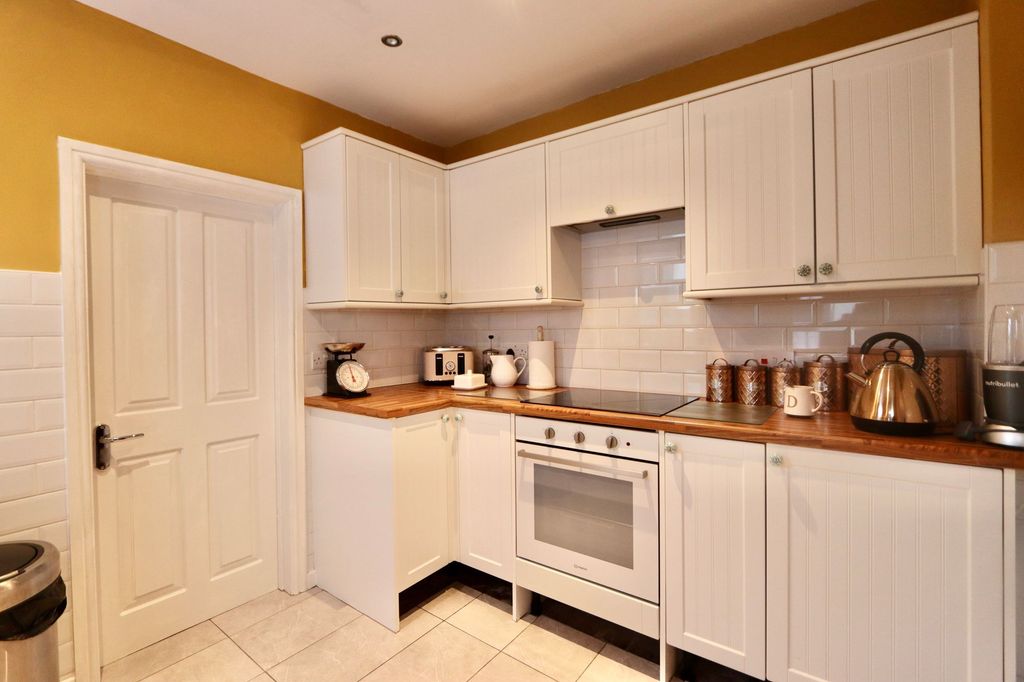 Property photo 3 of 28