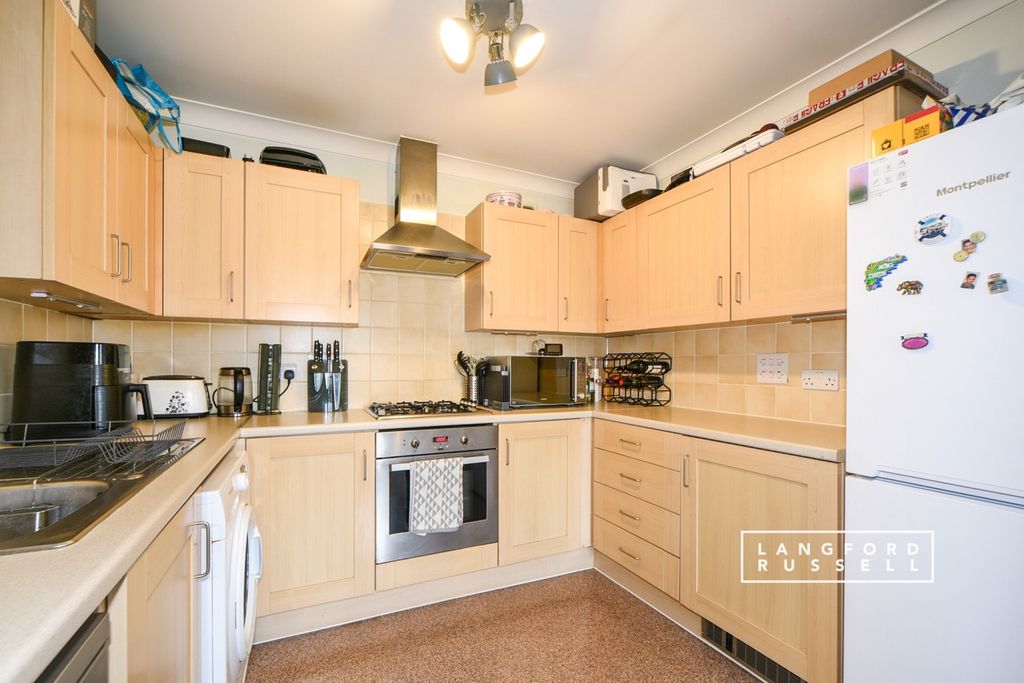 Property photo 3 of 9 Kitchen