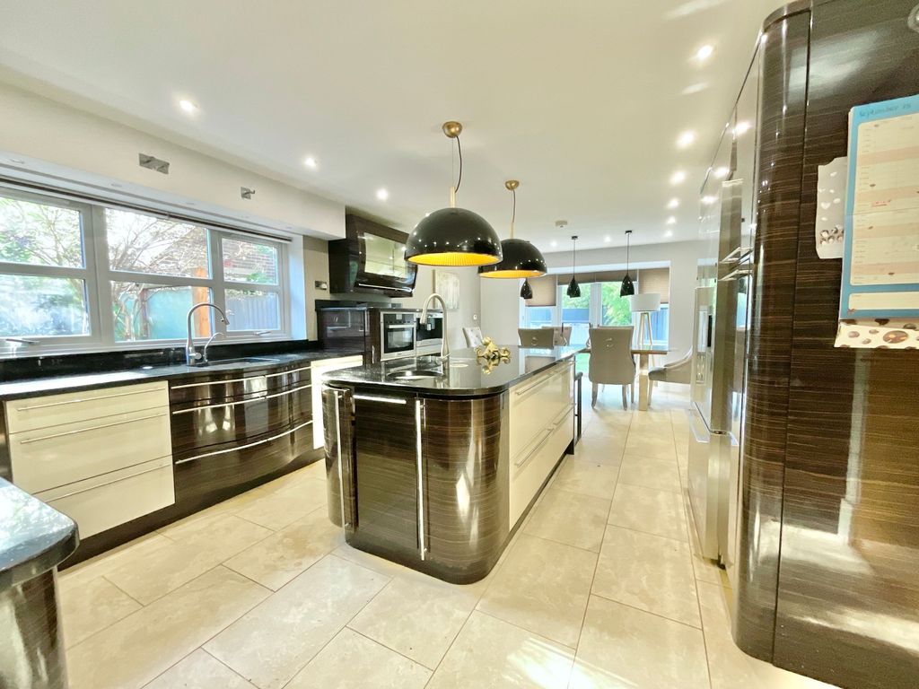 Property photo 2 of 29