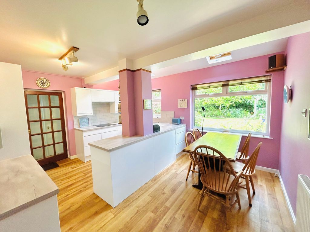 Property photo 3 of 27
