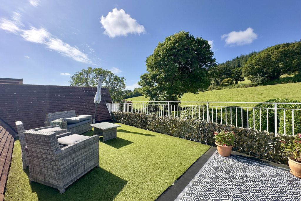 Property photo 2 of 12 Picture No. 11