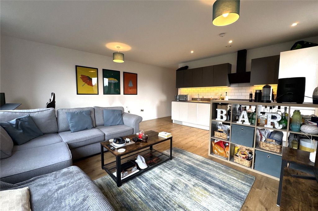 Additional image 5 of 2 bed flat for saleFarnborough Road, Farnborough, Hampshire GU14