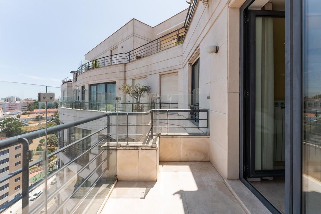 Property photo 3 of 32