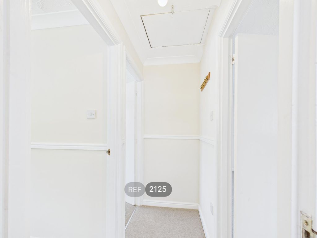 Property photo 3 of 11 Hallway