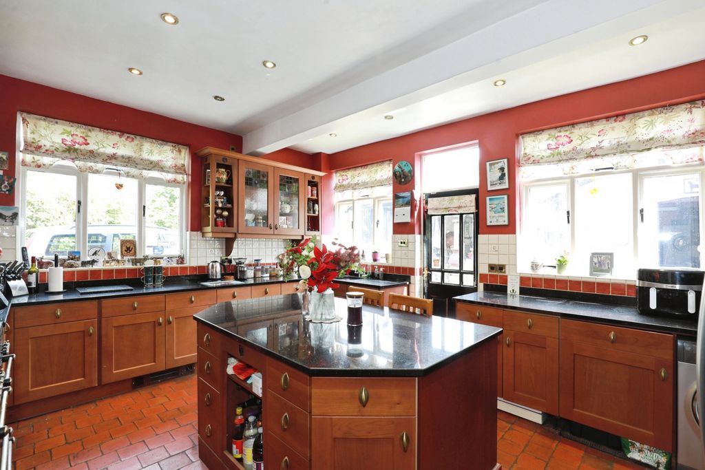 Property photo 2 of 15
