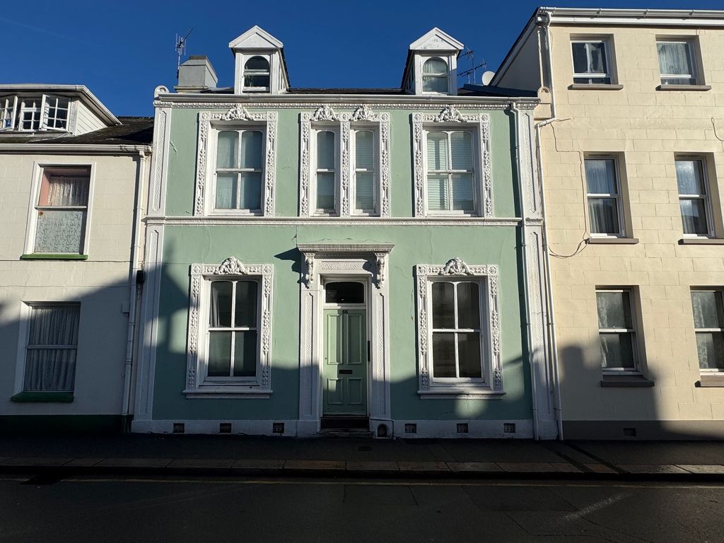 Property photo 1 of 8