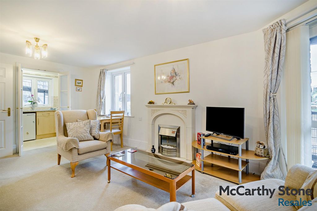 Property photo 2 of 19 Living Room: