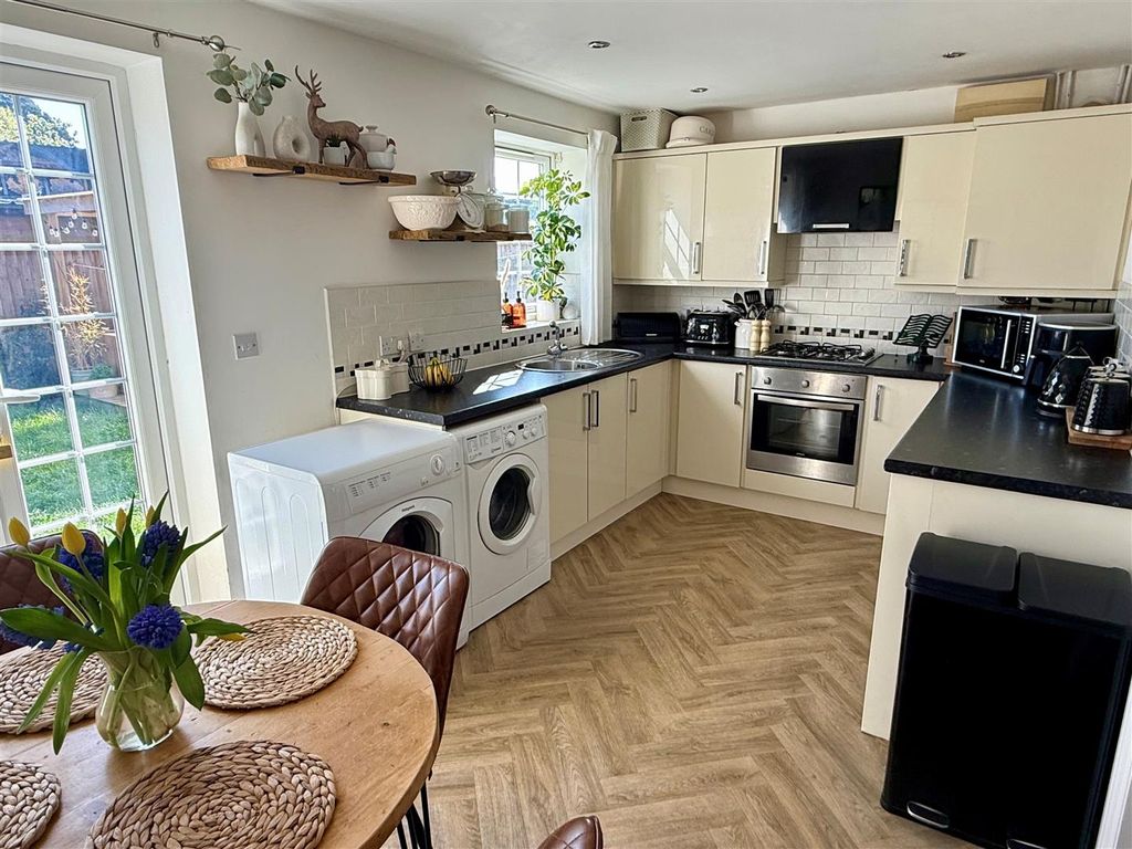 Property photo 3 of 9 Kitchen 26.Jpg