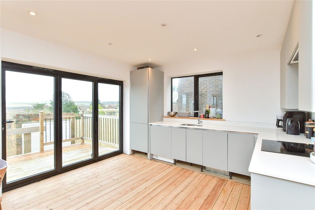 Property photo 2 of 11 Kitchen