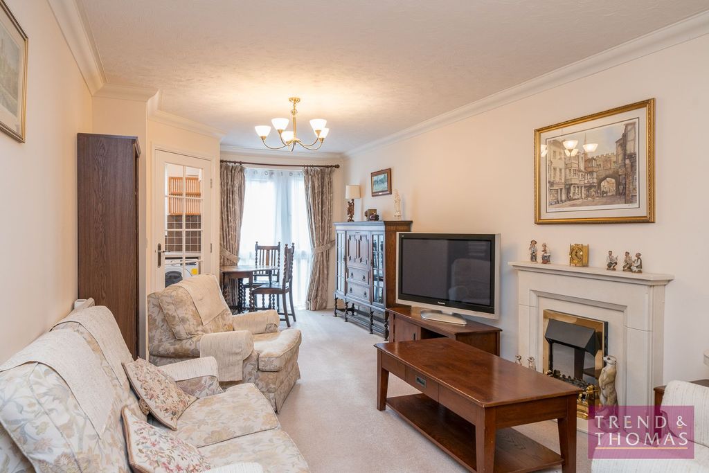 Property photo 1 of 10 Living Room