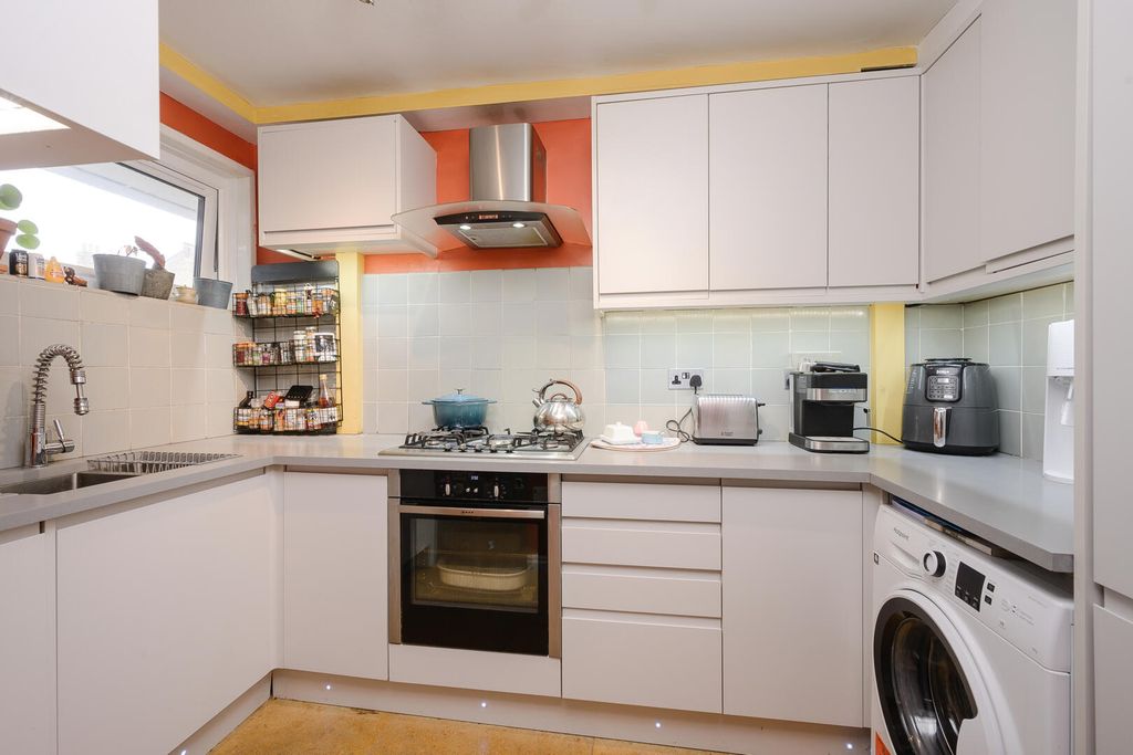 Property photo 3 of 14 Kitchen