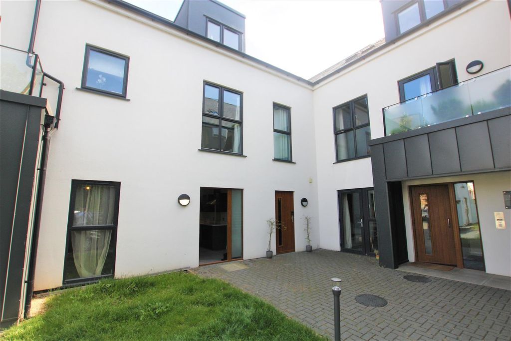 Property photo 3 of 11 Img_0003.Jpg