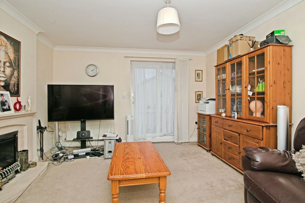 Property photo 2 of 27 Lounge