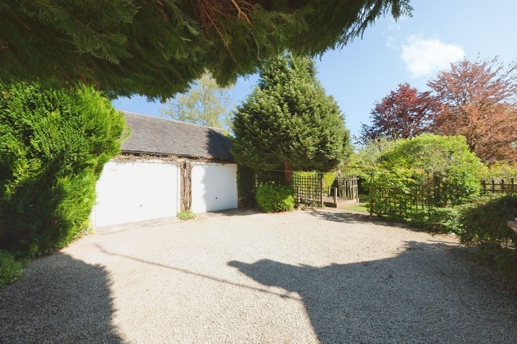 Property photo 2 of 31