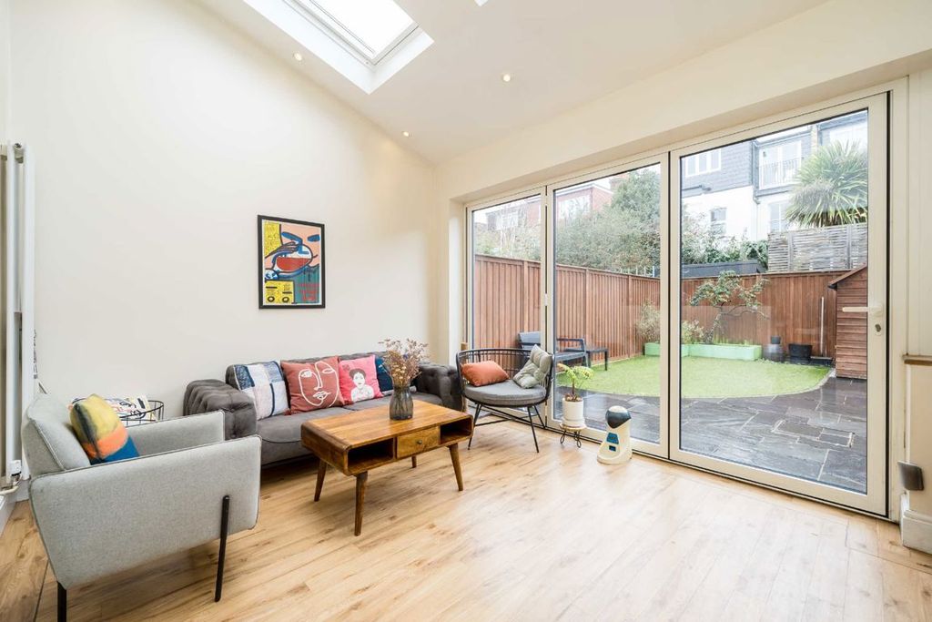 Property photo 2 of 6