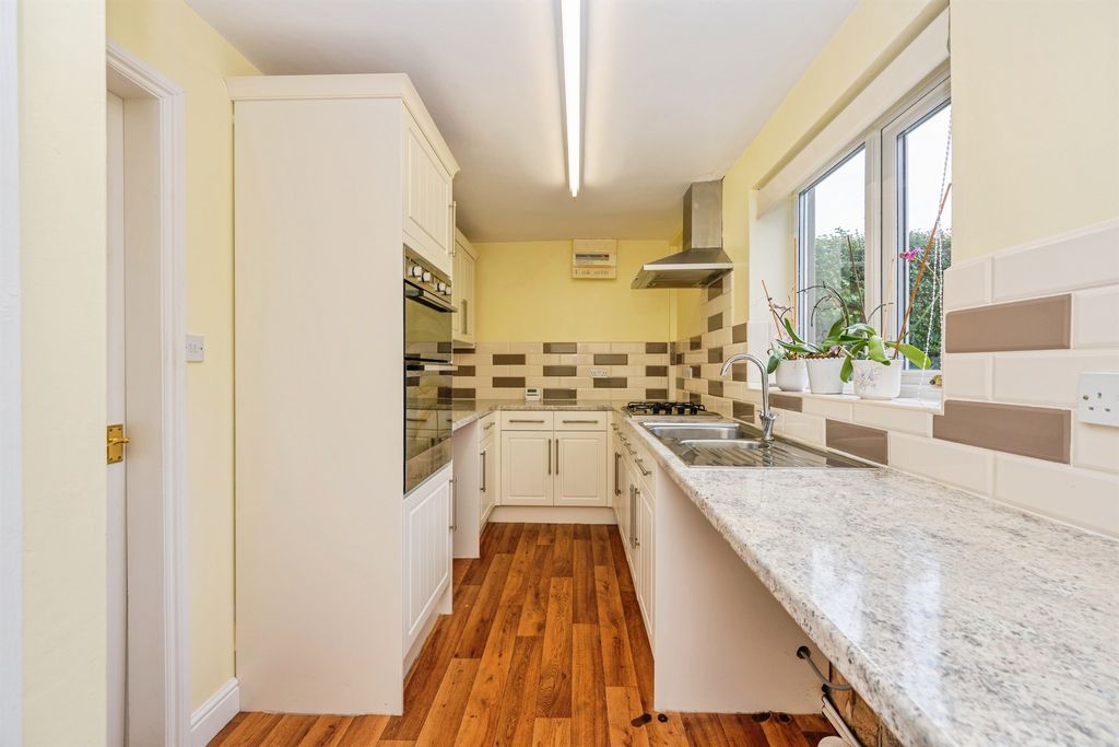 Property photo 2 of 25